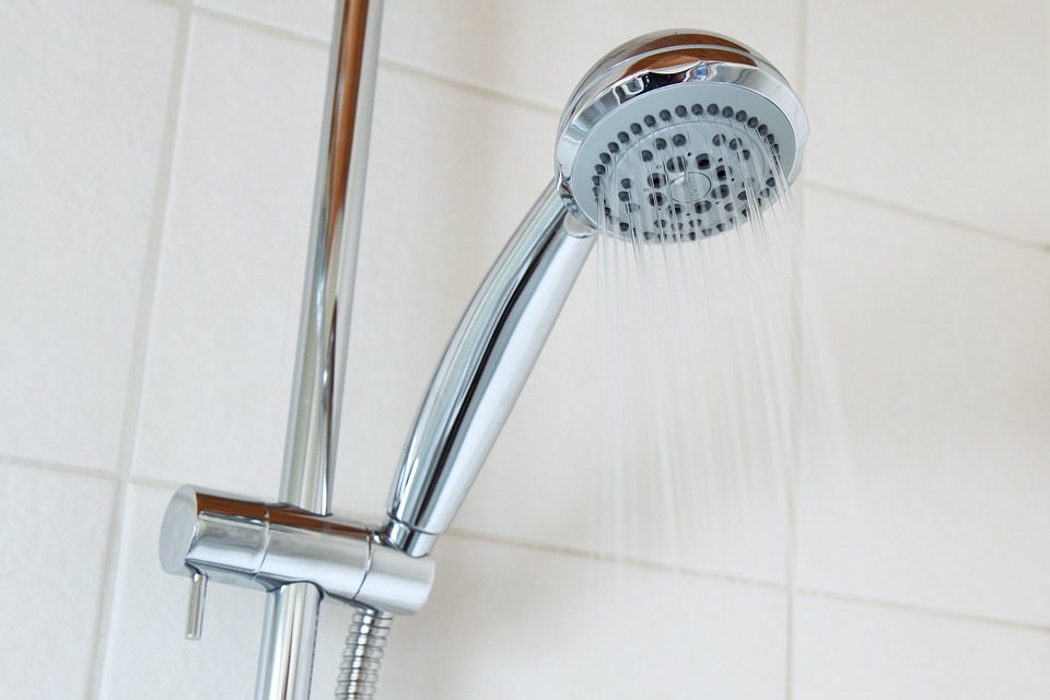 Shower Head Looking Grimey? Try These Easy Cleaning Tips and Tricks